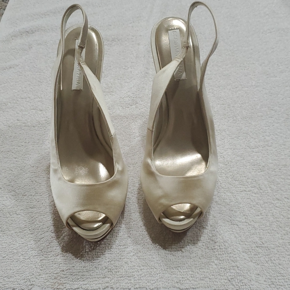 BCBGMAXAZRIA BEIGE SATIN RHINESTONE HEELS SHOES.